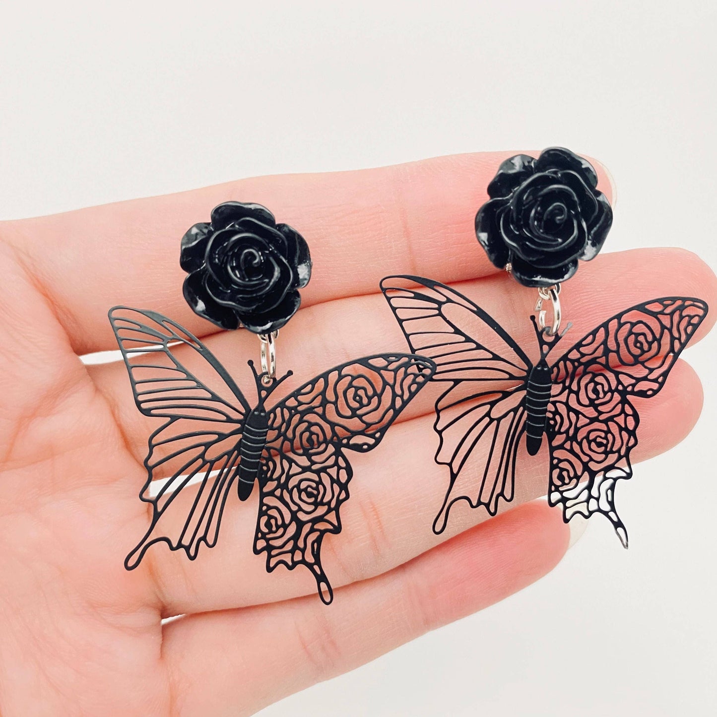 Gothic Black Rose Hollow Butterfly Pattern Ear Clip - GT