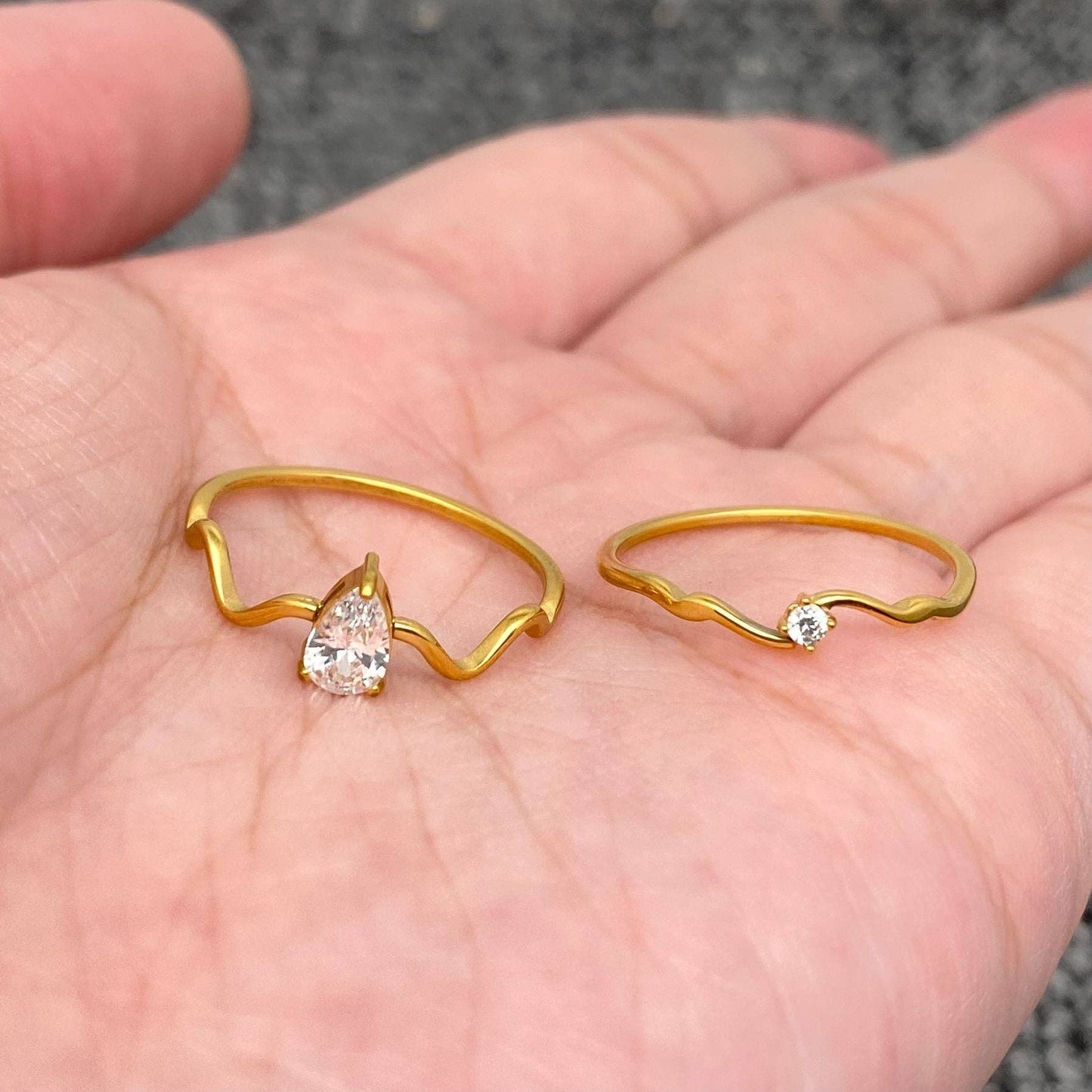 Inlaid Zircon 18K Gold Plated Stainless Steel Wavy Ring -FGS