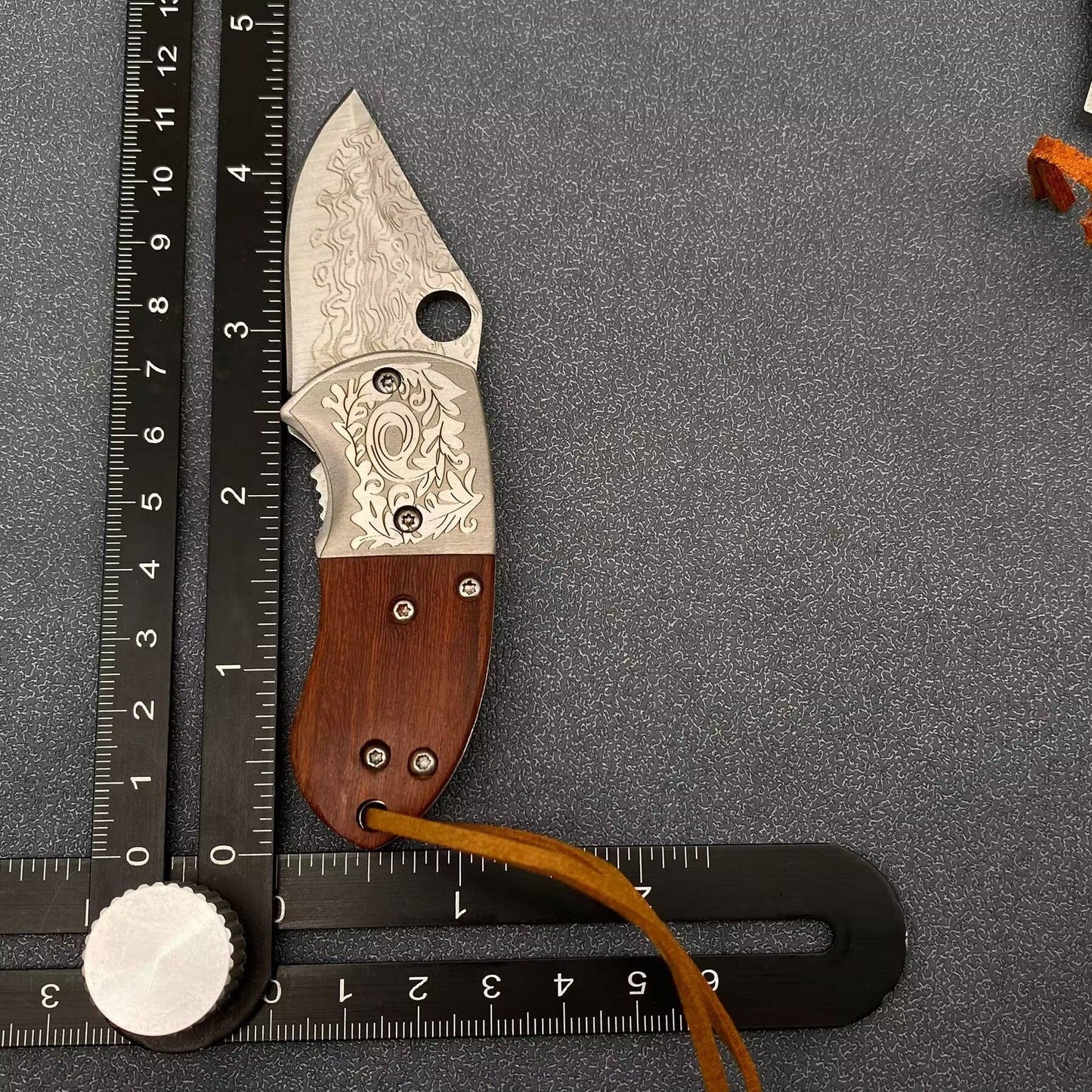 Wooden Handle Patterned Stainless Steel Foldable Knife